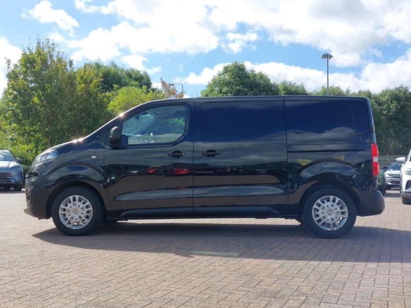 Vauxhall Vivaro 2700 1.5D 100Ps Dynamic H1 Van Black #4