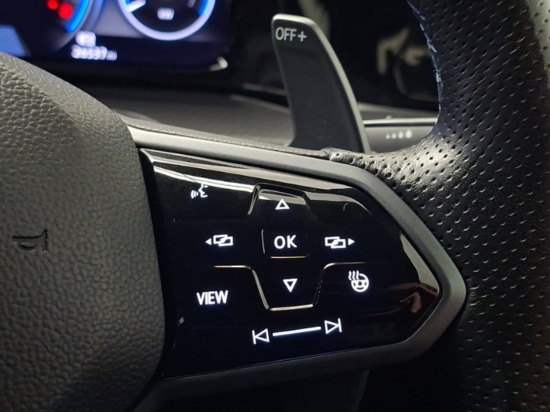 Volkswagen Golf Active Black #13