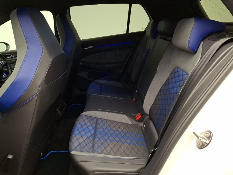 Volkswagen Golf Active Black #6