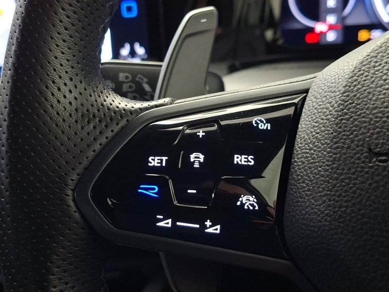 Volkswagen Golf Active Black #12