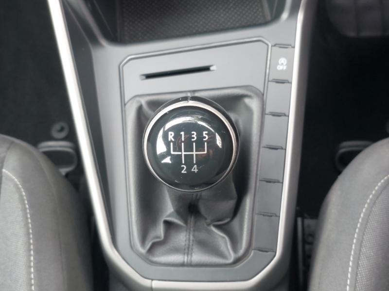 Volkswagen Polo Se Hatchback White #17