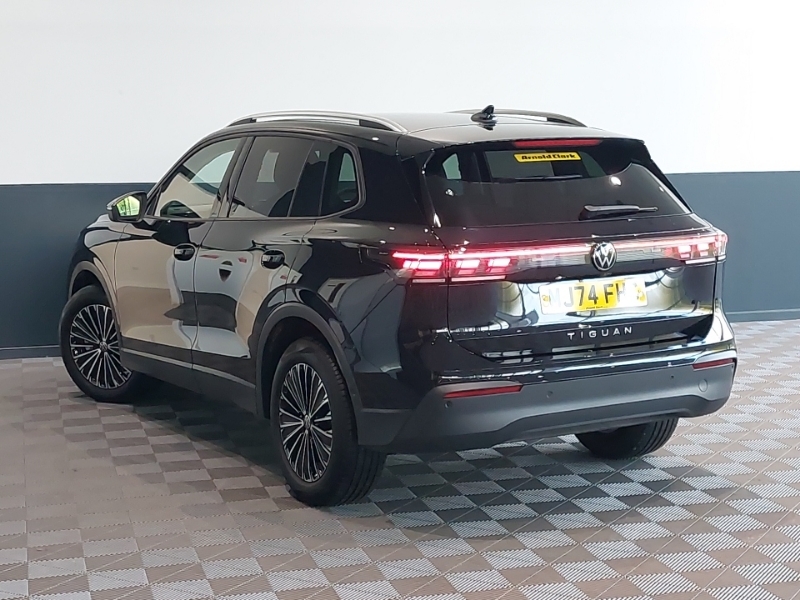 Volkswagen Tiguan 2.0 Tdi Match Dsg Black #2