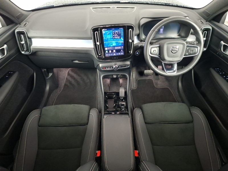 Volvo XC40 2.0 B4p Plus Dark RO75XFM Black #3