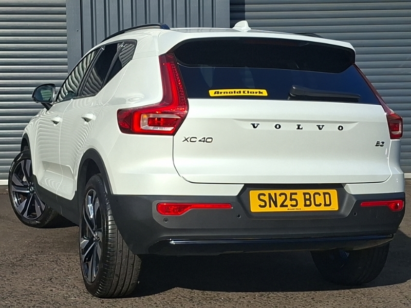 Volvo XC40 2.0 B3p Ultra Dark White #2