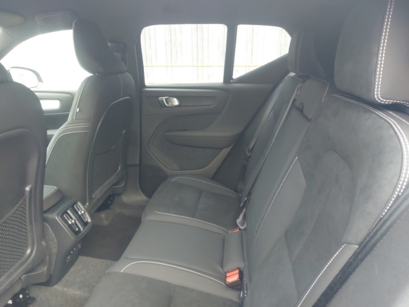 Volvo XC40 2.0 B4p Plus Pro Black Edition Black #6