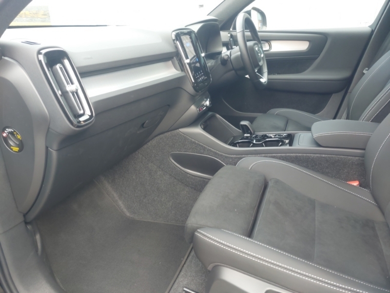 Volvo XC40 2.0 B4p Plus Pro Black Edition Black #5