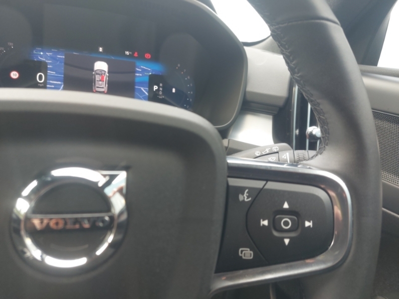 Volvo XC40 Plus Black #13