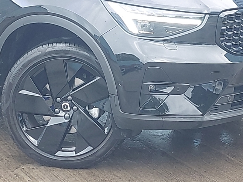 Volvo XC40 Plus Black #20