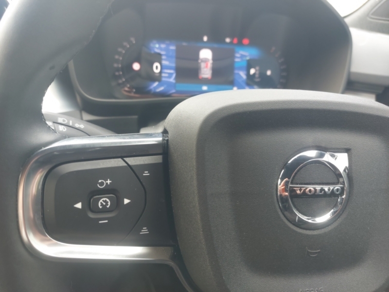 Volvo XC40 Plus Black #12