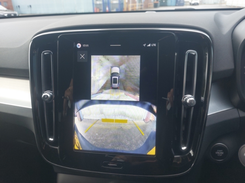 Volvo XC40 Plus Black #9