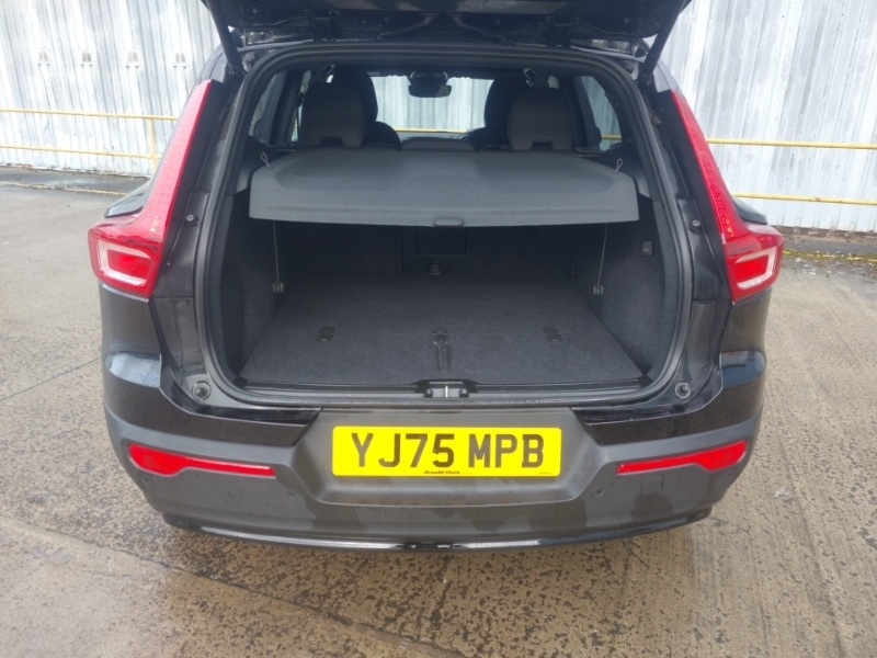 Volvo XC40 Plus Black #18