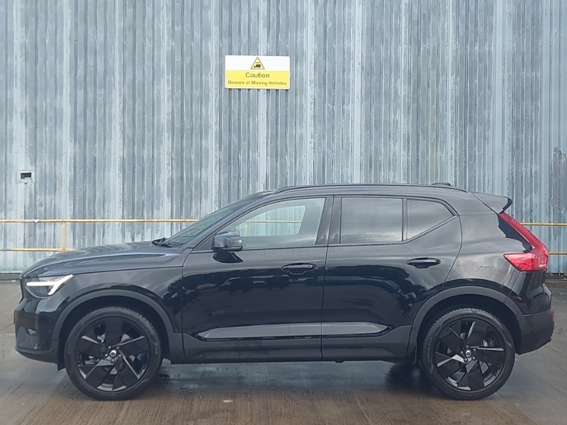 Volvo XC40 2.0 B4p Plus Pro Black Edition Black #4