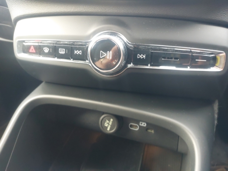 Volvo XC40 Plus Black #17