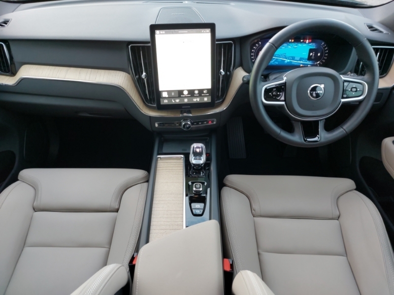Volvo XC60 2.0 B5p Plus Dark Awd Geartronic Blue #3