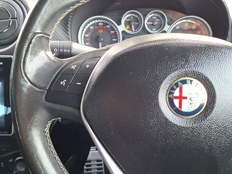 Alfa Romeo MiTo Hatchback White #12