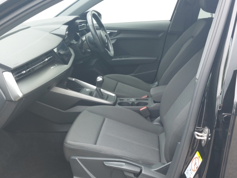 Audi A3 30 Tfsi Technik LL72HFW Black #5