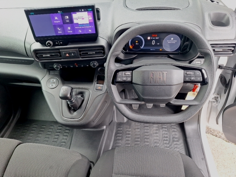 Fiat Doblo Mpv White #8
