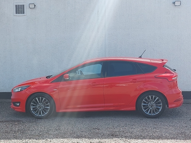 Ford Focus 1.0 Ecoboost 140 St-line Navigation ST18XRY Red #4