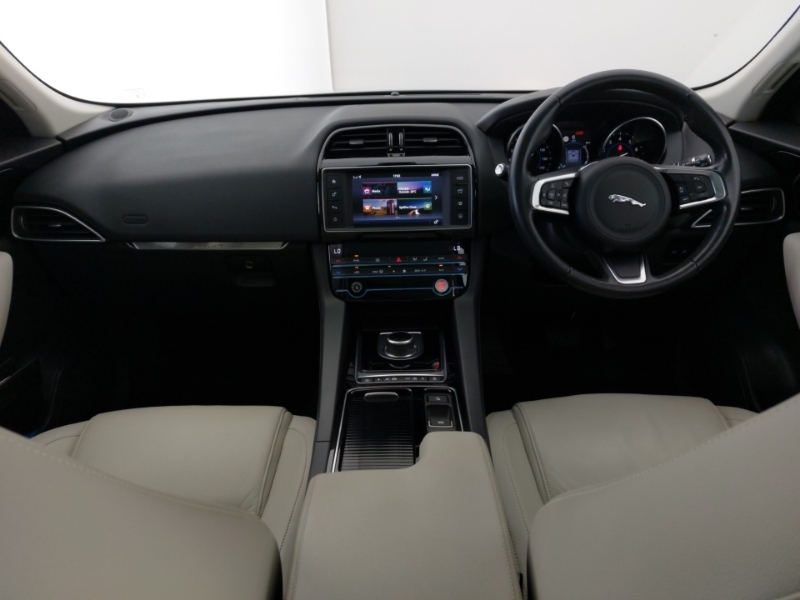 Jaguar F-Pace 2.0 Prestige Awd White #3
