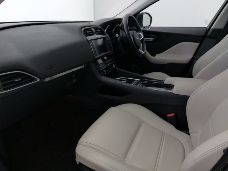 Jaguar F-Pace 2.0 Prestige Awd White #5