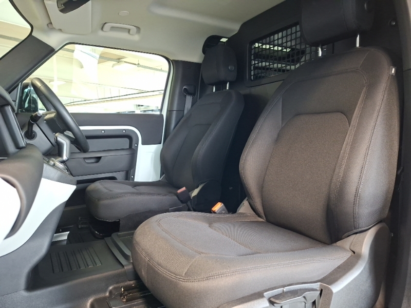Land Rover Defender 3.0 D250 Hard Top White #6