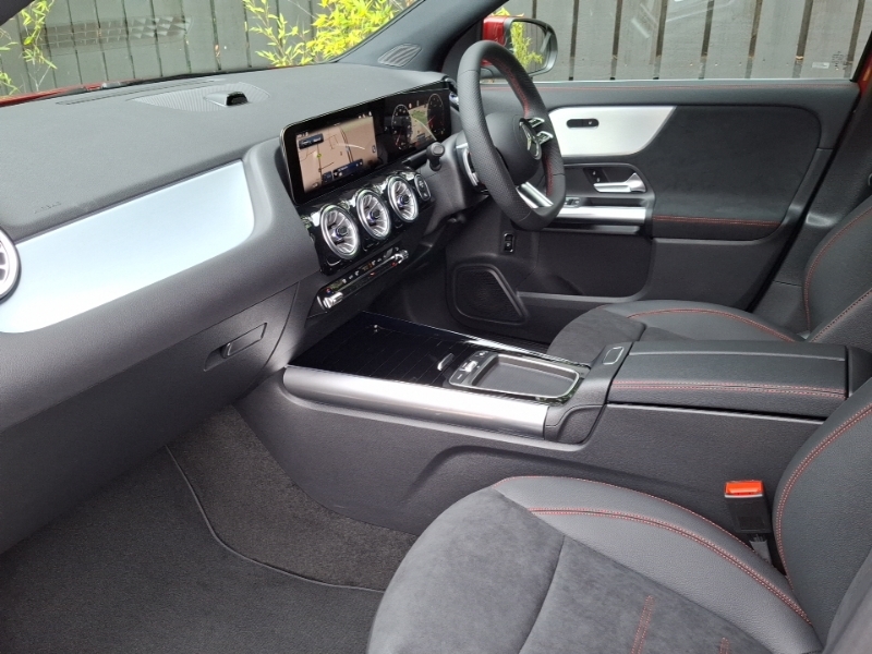 Mercedes-Benz GLA Class Gla 200 Amg Line Executive Red #5