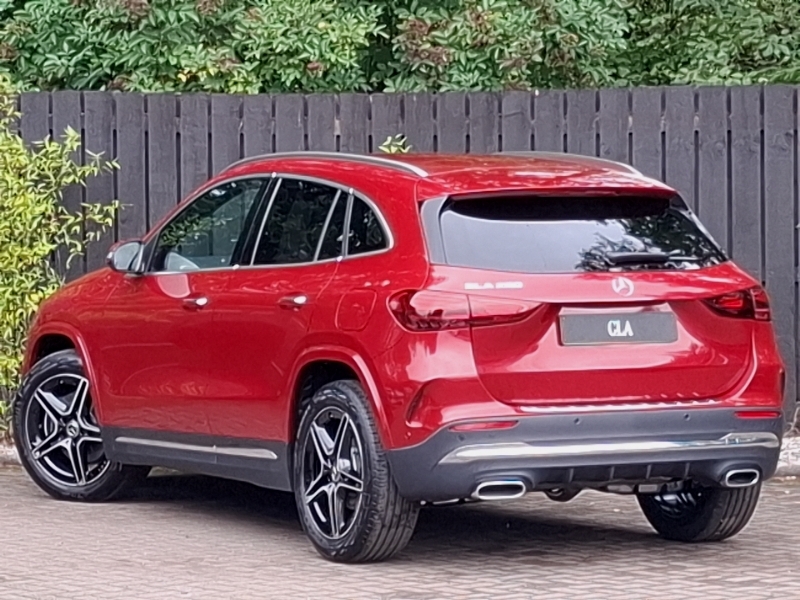 Mercedes-Benz GLA Class Gla 200 Amg Line Executive Red #2