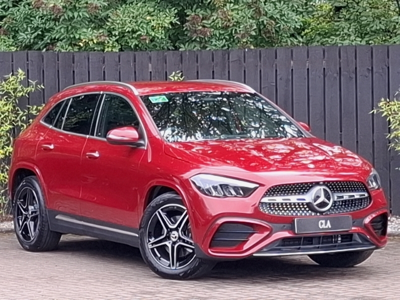 Mercedes-Benz GLA Class Gla 200 Amg Line Executive Red