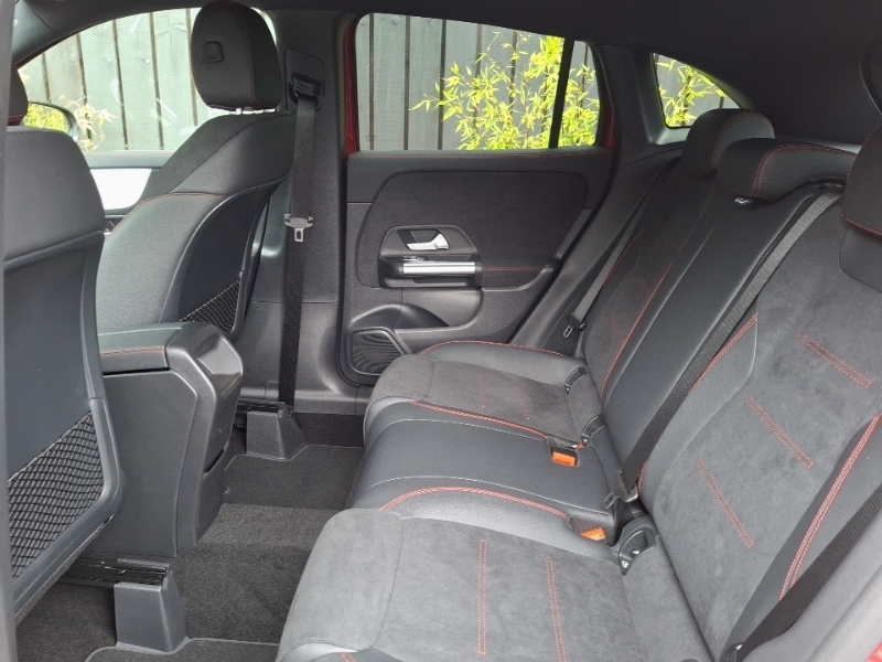 Mercedes-Benz GLA Class Gla 200 Amg Line Executive Red #6