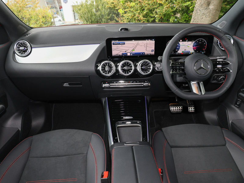 Mercedes-Benz GLA Class Gla 200 Amg Line Executive SR26PWU Red #3