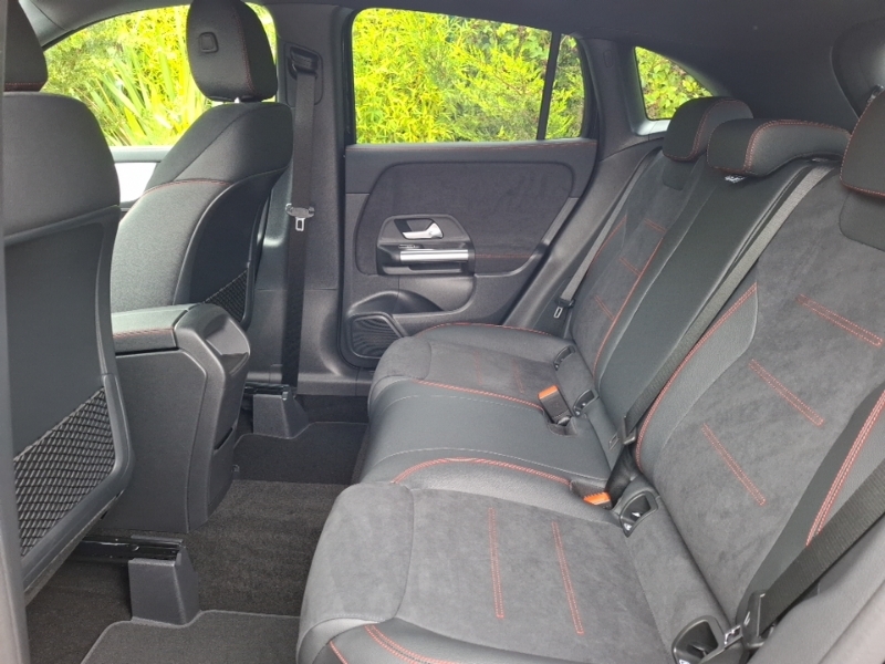 Mercedes-Benz GLA Class Gla 200 Amg Line Executive Black #6