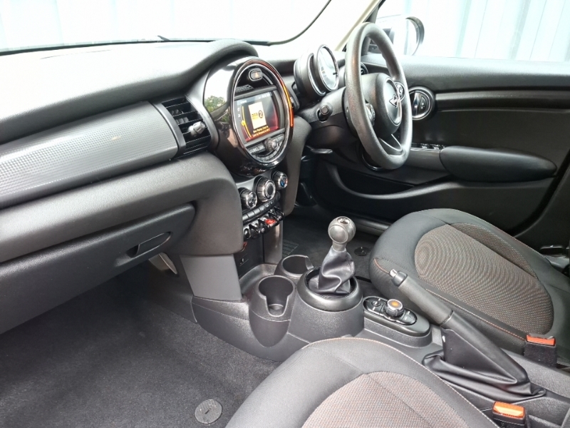 Mini Hatch 1.5 Cooper Classic II SV70USG Black #5