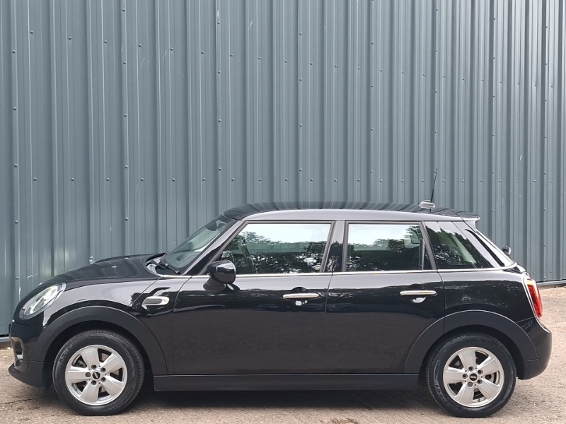 Mini Hatch 1.5 Cooper Classic II SV70USG Black #4