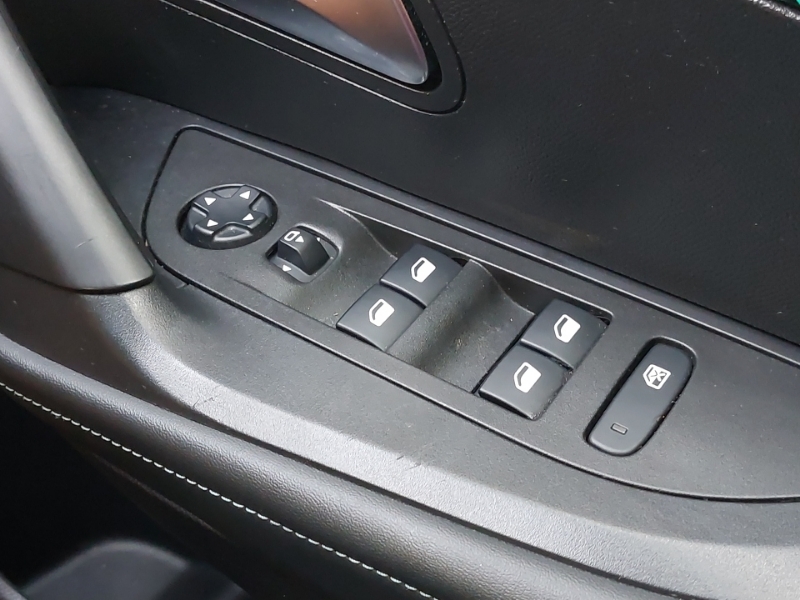 Peugeot e-2008 Suv Black #16