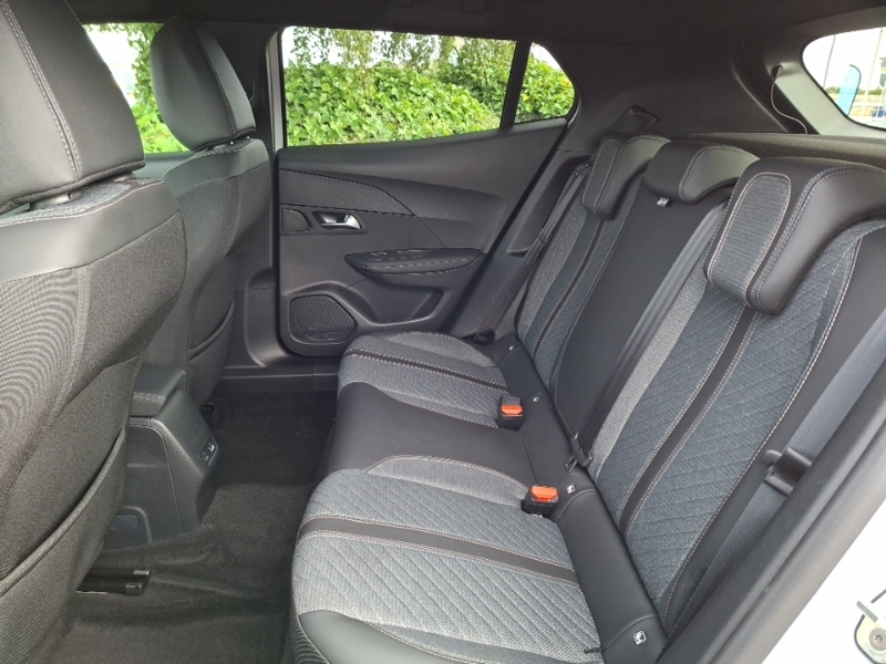 Peugeot e-2008 100Kw Allure 50Kwh White #6