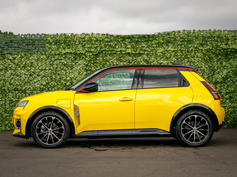 Renault 5 E-Tech 110Kw Iconic Five Comfort Range 52Kwh Black #4