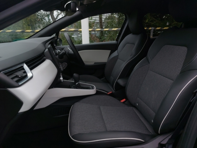 Renault Clio 1.6 E-tech Full Hybrid 145 Techno LY23WZE Black #5