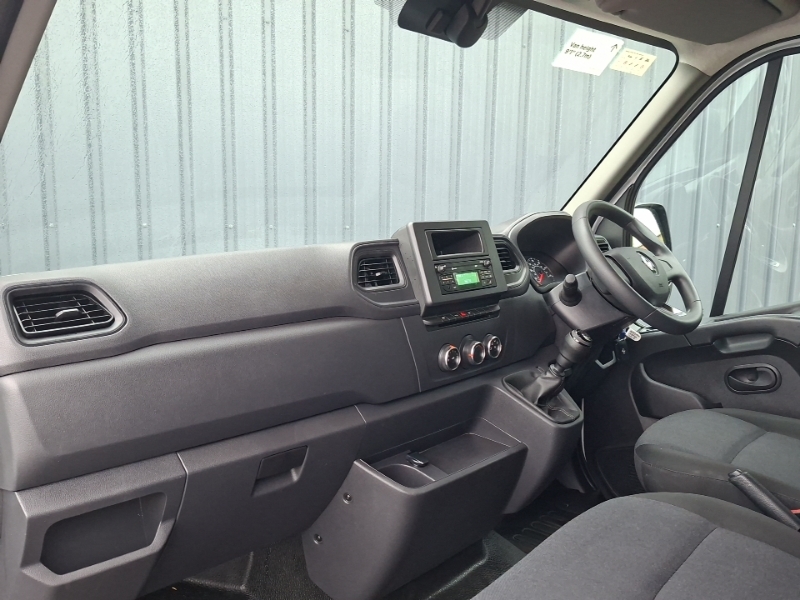 Renault Master Mm35 Blue Dci 135 Start Medium Roof Van White #3