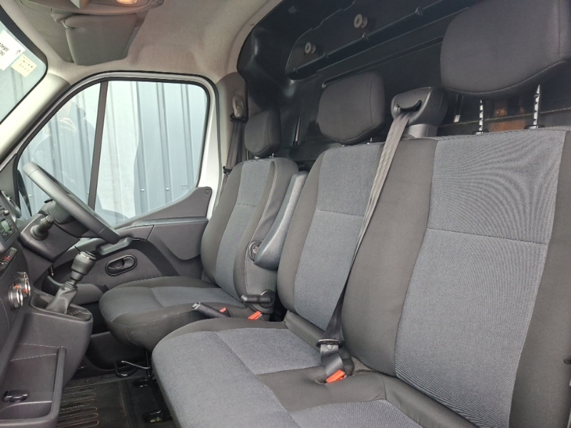 Renault Master Mm35 Blue Dci 135 Start Medium Roof Van White #5