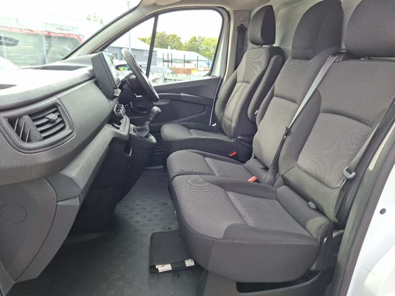 Renault Trafic Sl30 Blue Dci 130 Advance Safety Van SC24UBP White #4