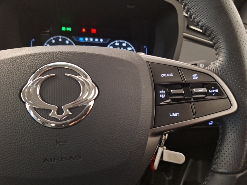 SsangYong Korando Ultimate E-motion Black #13