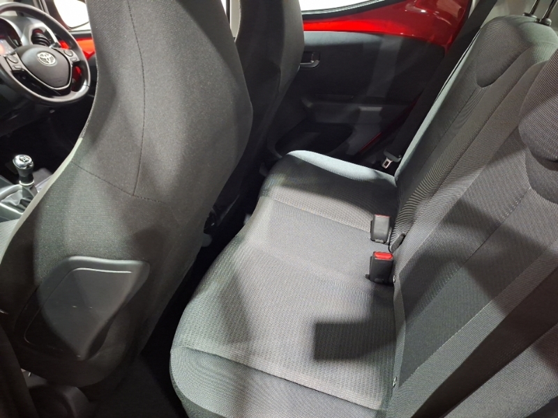 Toyota Aygo 1.0 Vvt-i X-play Tss Red #6
