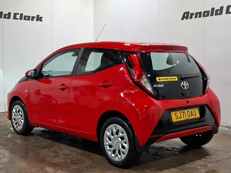 Toyota Aygo 1.0 Vvt-i X-play Tss Red #2