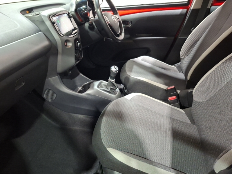 Toyota Aygo 1.0 Vvt-i X-play Tss Red #5