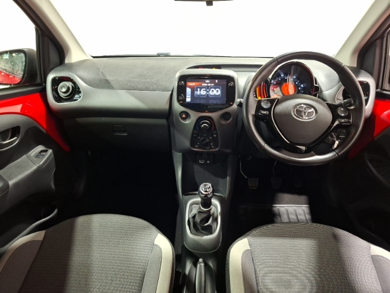 Toyota Aygo 1.0 Vvt-i X-play Tss Red #3