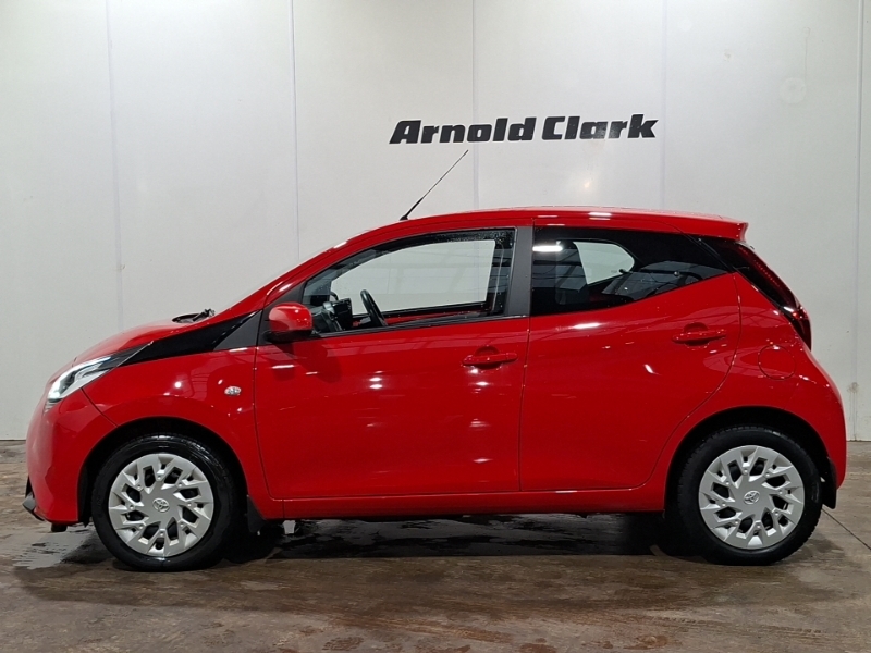 Toyota Aygo 1.0 Vvt-i X-play Tss Red #4