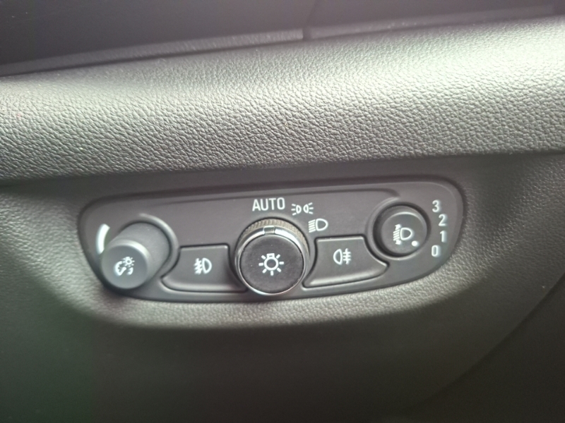 Vauxhall Insignia 1.6 Tech Line Nav White #17