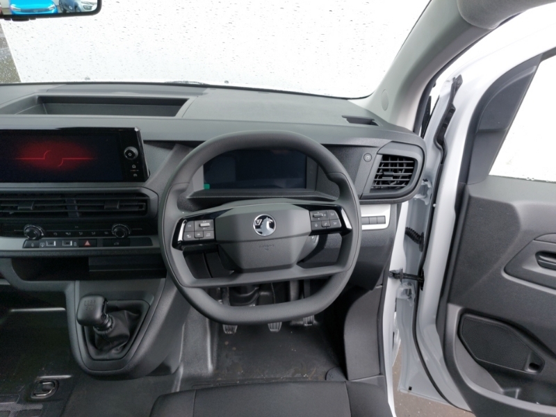 Vauxhall Vivaro Mpv White #8