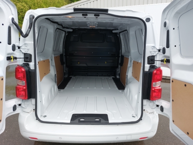 Vauxhall Vivaro Mpv White #16