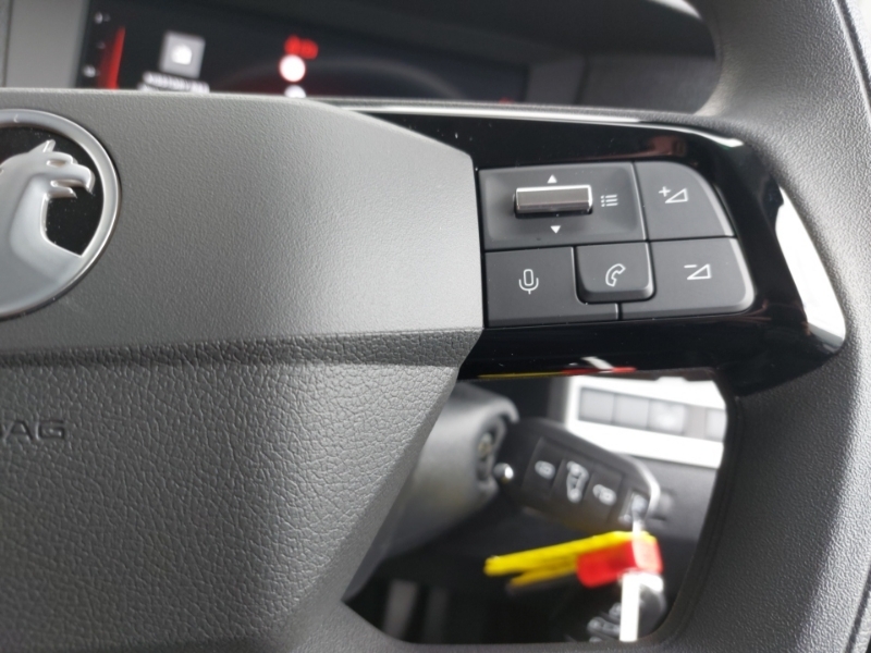 Vauxhall Vivaro Mpv White #13